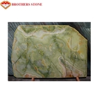 Zielona płyta Jade Onyx, naturalna mozaika Onyx na podłodze w kuchni