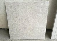 Antypoślizgowy polerowany kamień granitowy biały perłowy 30x60 o wytrzymałości na ściskanie 204,8 MPa