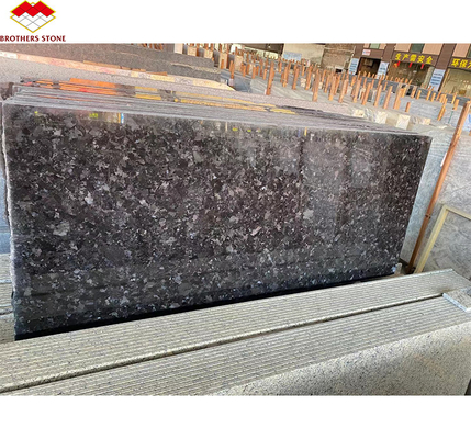 Willa Grafic Design wykorzystując naturalny Shangri-La Black Granite Stone z afrykańskiego kamieniołomu
