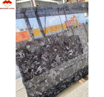 Willa Grafic Design wykorzystując naturalny Shangri-La Black Granite Stone z afrykańskiego kamieniołomu
