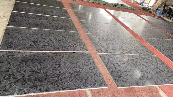 Zmodernizuj swój wnętrze klasyczną, czarną, wypolerowaną podłogą z kwarcytu