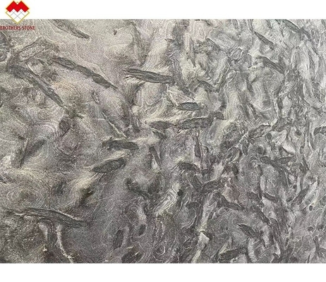 Polerowana ściana z czarnego kwarcytu do kuchni Versace