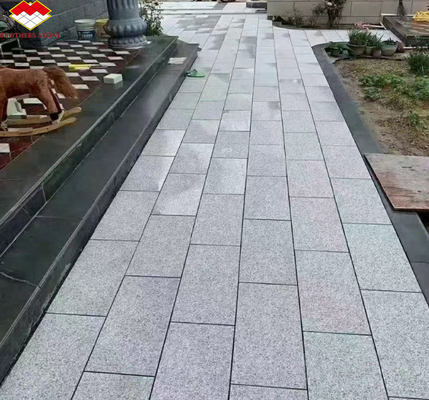 Brothers Stone Flamed Grey Granite Slab Paving Tiles for Honed Natural Stone Driveway (Bratomskie kamienie płytkowe granitowe płytki dla wyciętego naturalnego kamienia podjazd)