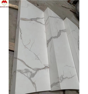 Biały Czarny Szary Złoty Niestandardowy Polerowany Calacatta Marmur Wygląd Płytki Porcelanowe Schody
