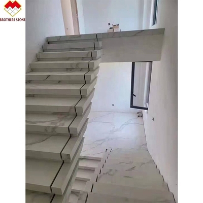 Porcelanowe cienkie schody z płytki wykonane na zamówienie z wypolerowaną lub matową wykończeniem powierzchni