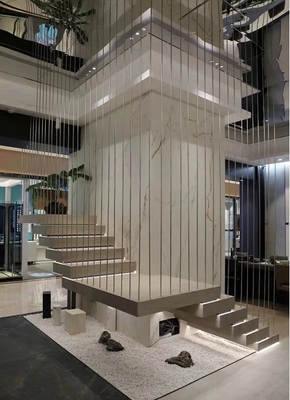Porcelanowe cienkie schody z płytki wykonane na zamówienie z wypolerowaną lub matową wykończeniem powierzchni