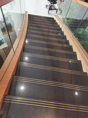 Hotelowa kuchnia Stolik i schody Wycięte na miarę Indian Black Star Galaxy Granite Slabs