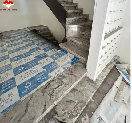 Dekoracja schodów i podłóg w hotelach Włochy Naturalnie brązowe płytki marmurowe z żyłą rzeki