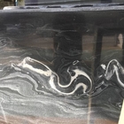 Płytka podłogowa z czarnej marmurowej płyty marmurowej z białymi żyłkami
